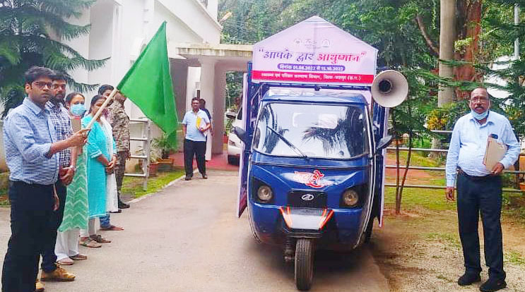 जिले में साढ़े 5 लाख आयुष्मान कार्ड तैयार, प्रचार रथ रवाना