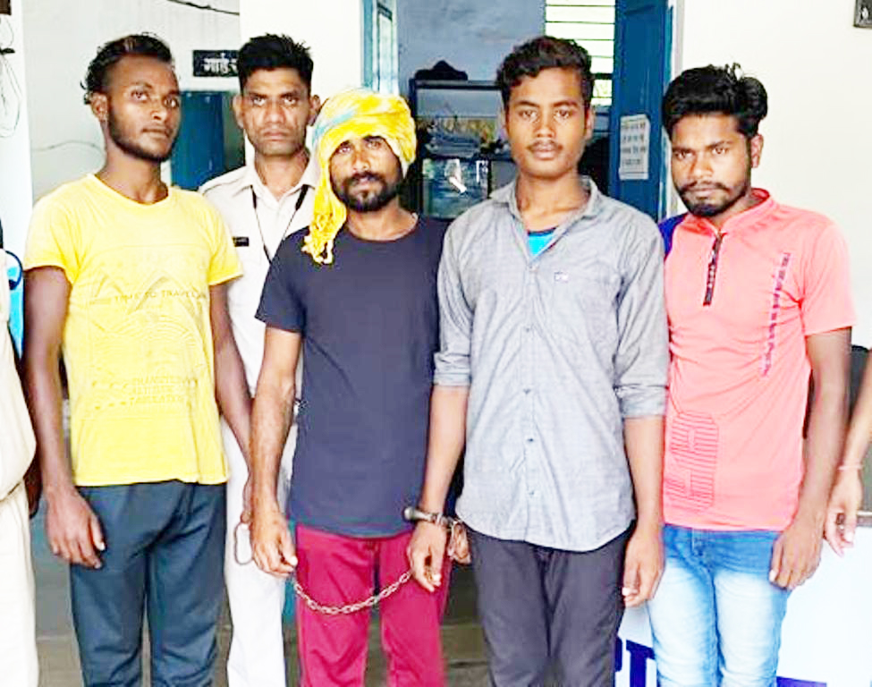 शराब दुकान में हमले के आरोपियों से मारपीट और उगाही का आरोप, एएसआई लाइन अटैच