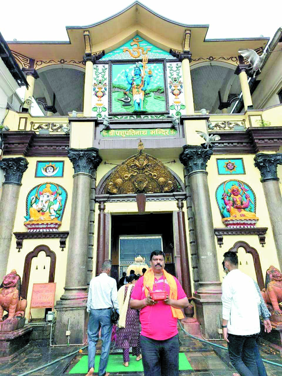 विकास मरकाम ने  की पशुपतिनाथ की पूजा-अर्चना