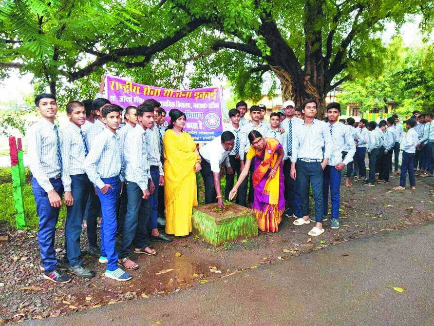 नांदगांव के ग्रामीण वार्ड पुराना और नया ढाबा के बाशिंदे नशाखोरी के खिलाफ एकजुट