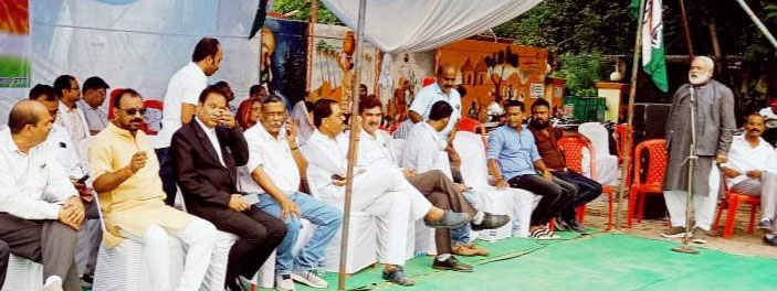 महंगाई और बेरोजगारी को लेकर कांग्रेस का धरना-प्रदर्शन