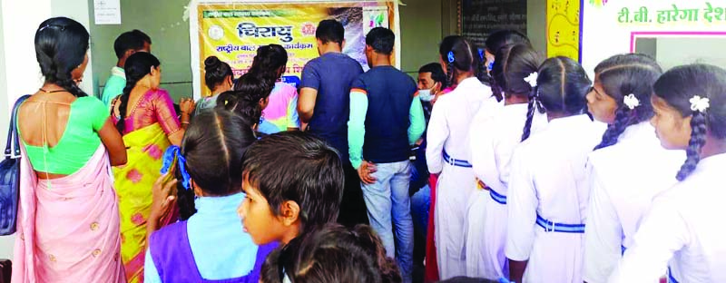 रायपुर के डॉक्टरों ने बच्चों की जांच की जिला अस्पताल में स्वास्थ्य शिविर रायपुर के डॉक्टरों ने बच्चों की जांच की जिला अस्पताल में स्वास्थ्य शिविर