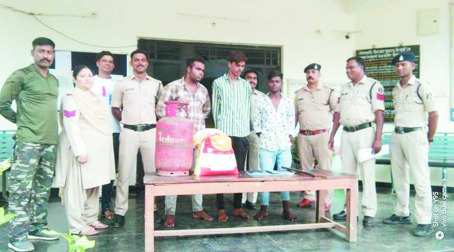 दो नाबालिग समेत 5 चोरी के आरोपी बंदी