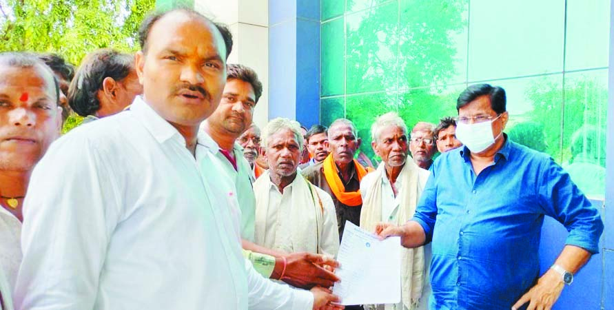 ठेलकी के ग्रामीणों एवं विहिप बजरंगदल ने अतिक्रमण हटाने को लेकर कलेक्टर को सौंपा ज्ञापन ठेलकी के ग्रामीणों एवं विहिप बजरंगदल ने अतिक्रमण हटाने को लेकर कलेक्टर को सौंपा ज्ञापन
