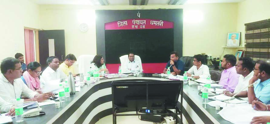 गोधन न्याय योजना की  कलेक्टर ने की समीक्षा