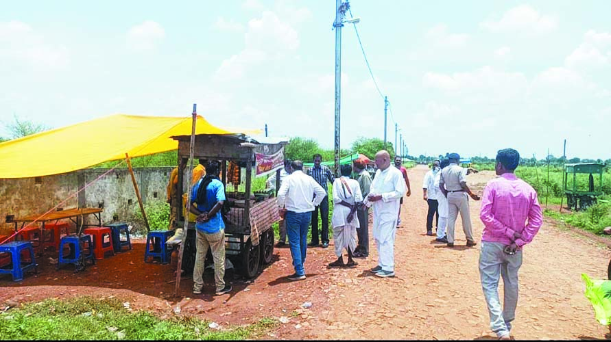 शराब दुकान और चखना सेंटर हटाने की मांग पकड़ रही जोर