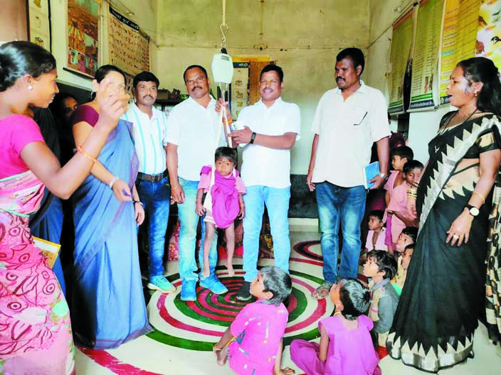 आंगनबाड़ी में वजन त्यौहार, चित्रकोट विधायक हुए शामिल आंगनबाड़ी में वजन त्यौहार, चित्रकोट विधायक हुए शामिल