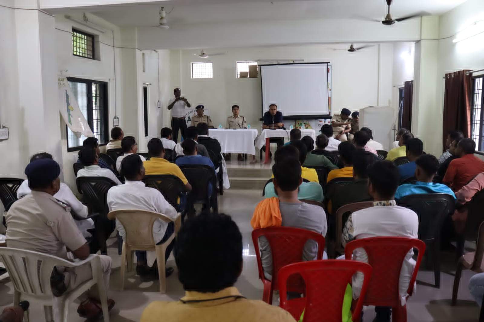 शांतिपूर्ण तरीके से सामाजिक सौहार्द्र बनाए रखकर मोहर्रम-विश्व आदिवासी दिवस मनाने के निर्देश