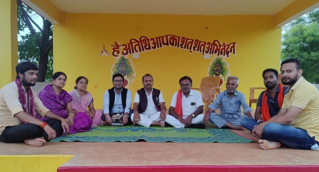 हर घर तिरंगा अभियान के प्रभारी पहुँच रहे बूथों तक