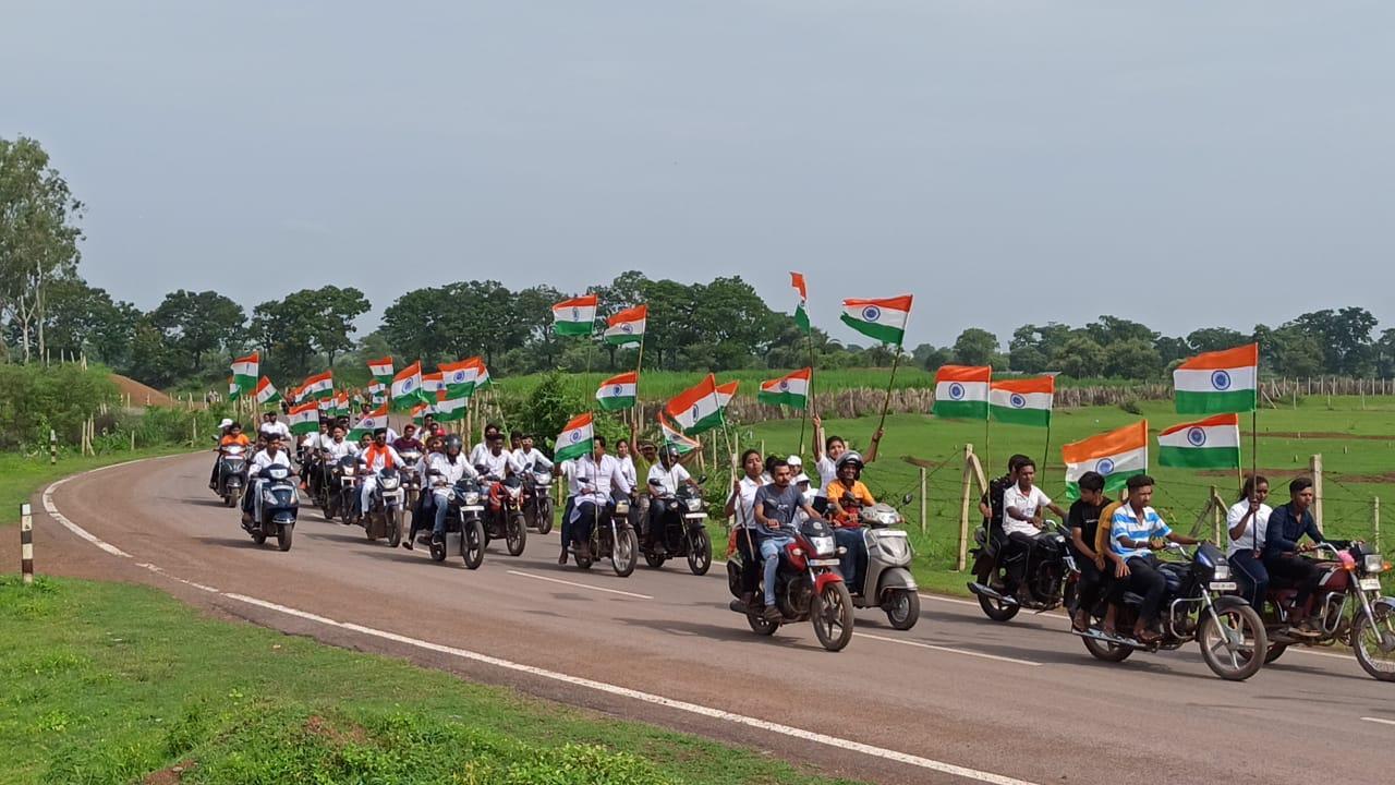 हर घर तिरंगा अभियान को सफल बनाने एनवाईके दुर्ग ने की बाइक रैली हर घर तिरंगा अभियान को सफल बनाने एनवाईके दुर्ग ने की बाइक रैली