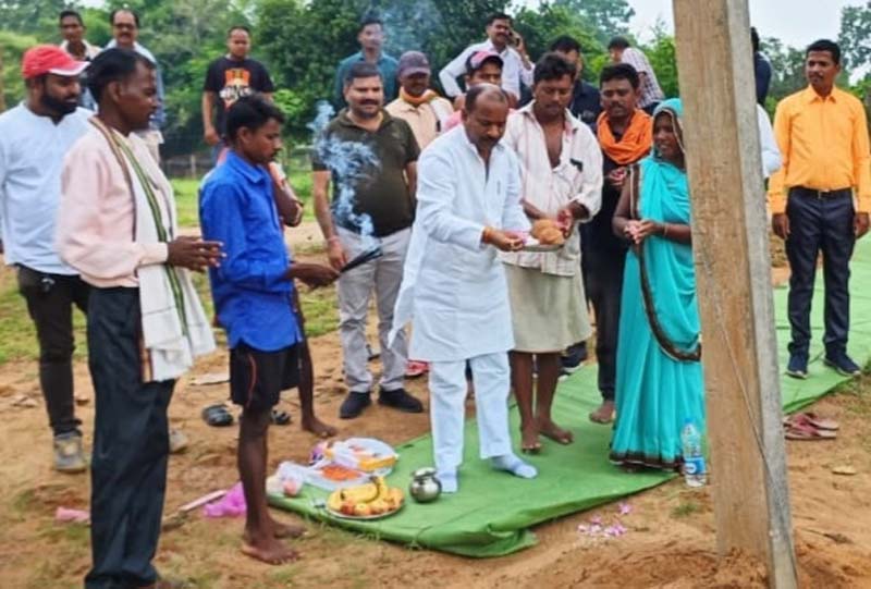 बुनियादी जरूरतों को प्राथमिकता से मुहैया करा रही भूपेश सरकार-कमरो बुनियादी जरूरतों को प्राथमिकता से मुहैया करा रही भूपेश सरकार-कमरो