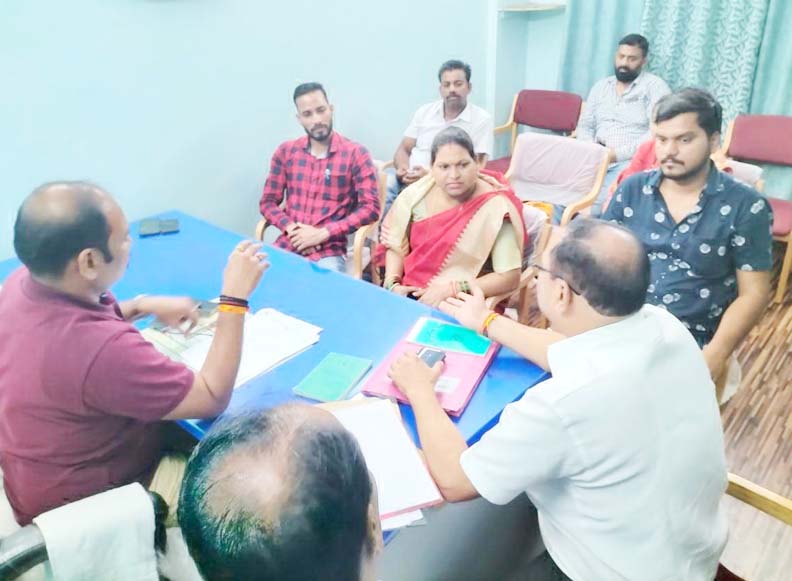 डेंगू, मलेरिया, पीलिया एवं जल जनित बीमारियों की रोकथाम के लिए बैठक, आवश्यक संसाधनों को बढ़ाने पर जोर डेंगू, मलेरिया, पीलिया एवं जल जनित बीमारियों की रोकथाम के लिए बैठक, आवश्यक संसाधनों को बढ़ाने पर जोर
