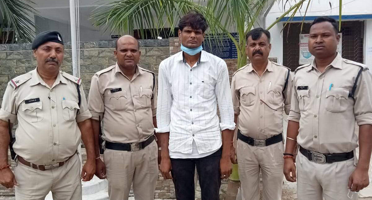 नशीली इंजेक्शन के साथ एक गिरफ्तार नशीली इंजेक्शन के साथ एक गिरफ्तार