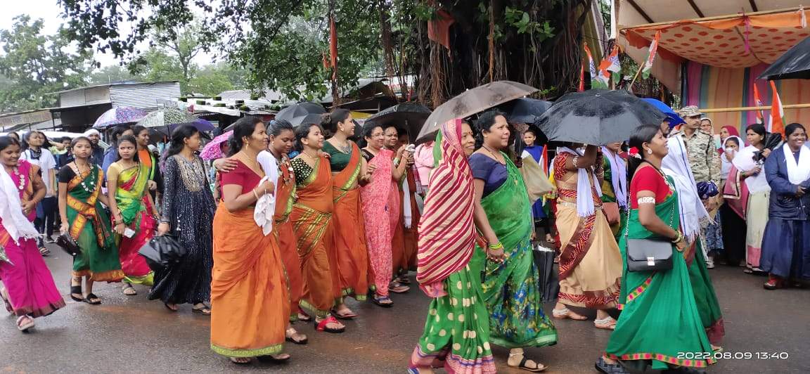 विश्व आदिवासी दिवस पर निकाली रैली