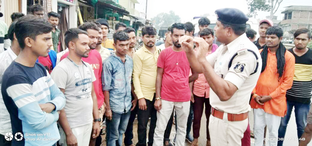 गंभीर रूप से घायल को तत्काल अस्पताल पहुंचाने वालों को नगद राशि से पुरस्कृत किया जाएगा गंभीर रूप से घायल को तत्काल अस्पताल पहुंचाने वालों को नगद राशि से पुरस्कृत किया जाएगा