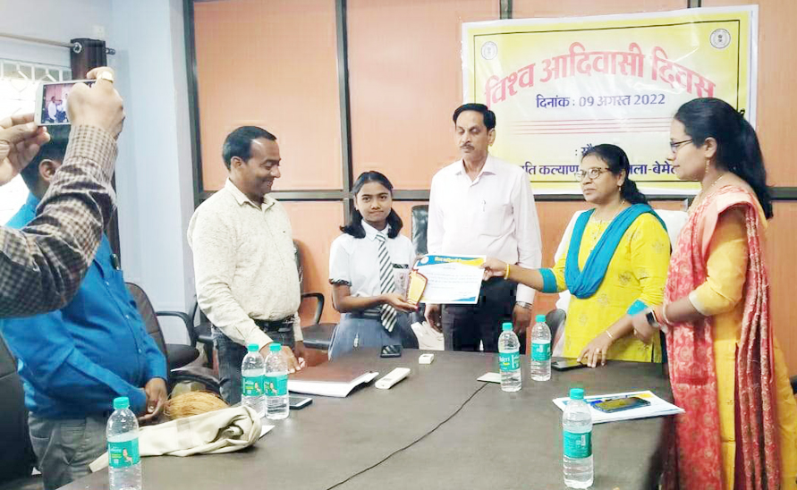 विधायक छाबड़ा ने आजादी गौरव यात्रा को बेरलाकला से रवाना किया विधायक छाबड़ा ने आजादी गौरव यात्रा को बेरलाकला से रवाना किया