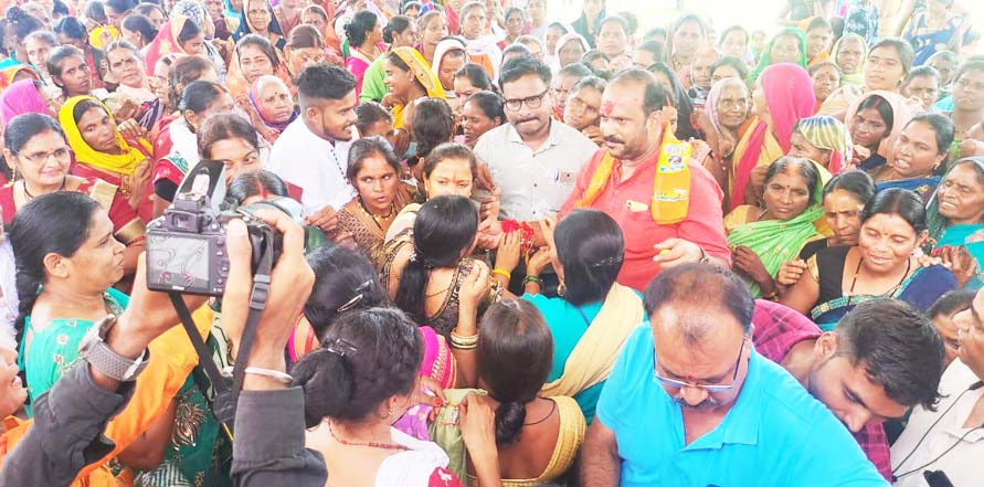 क्षेत्र की बहनों की सेवा करता रहूंगा-तिवारी क्षेत्र की बहनों की सेवा करता रहूंगा-तिवारी