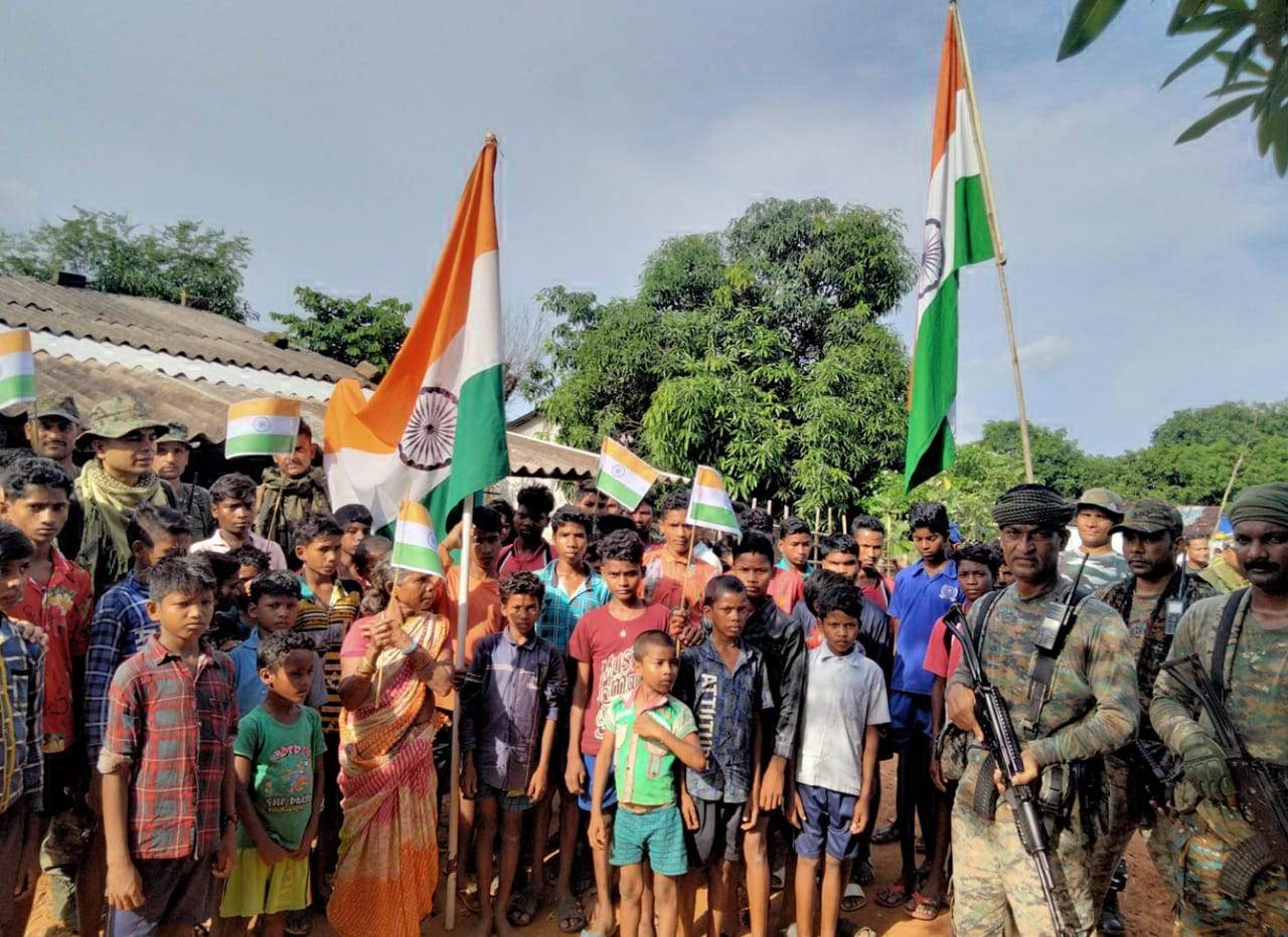 घर-घर तिरंगा के तहत बीहड़ों में भी फहराया झण्डा