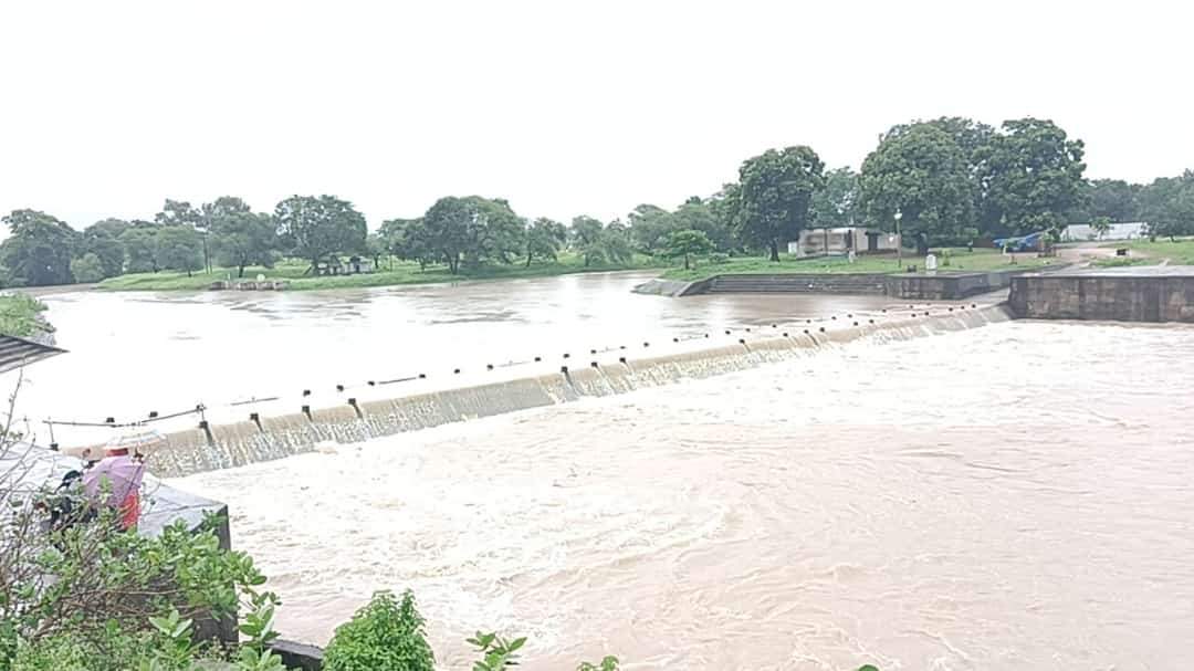 गंगरेल के 4 और रुद्री बांध के 6 गेट खुले, 24 घंटे में पहुंचा 2 टीएमसी पानी