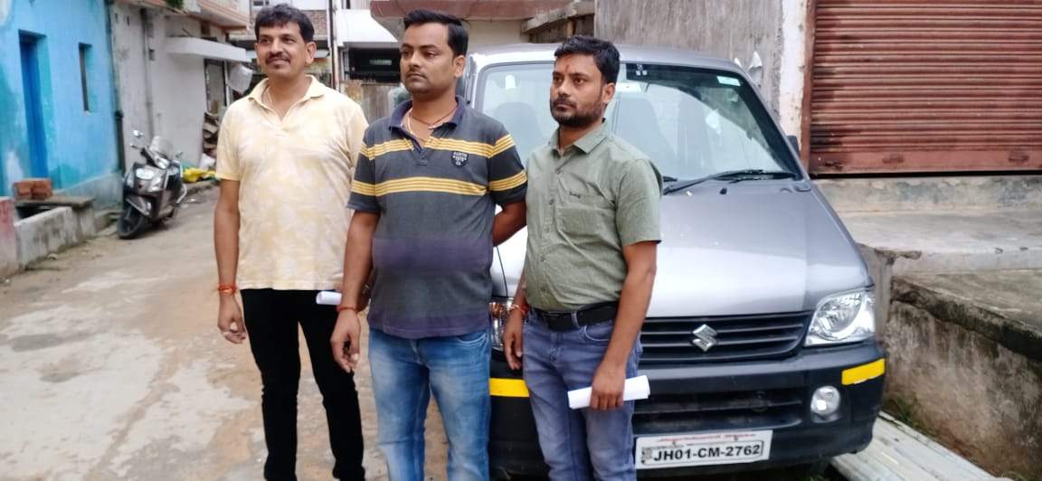 एक ही रात में चार कार से साइलेंसर चोरी