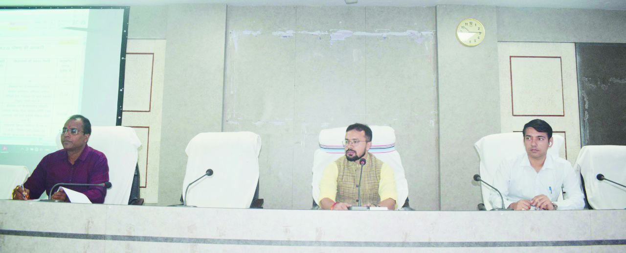छात्रों को बेहतर शिक्षा के साथ सर्वांगीण विकास करें-कलेक्टर छात्रों को बेहतर शिक्षा के साथ सर्वांगीण विकास करें-कलेक्टर