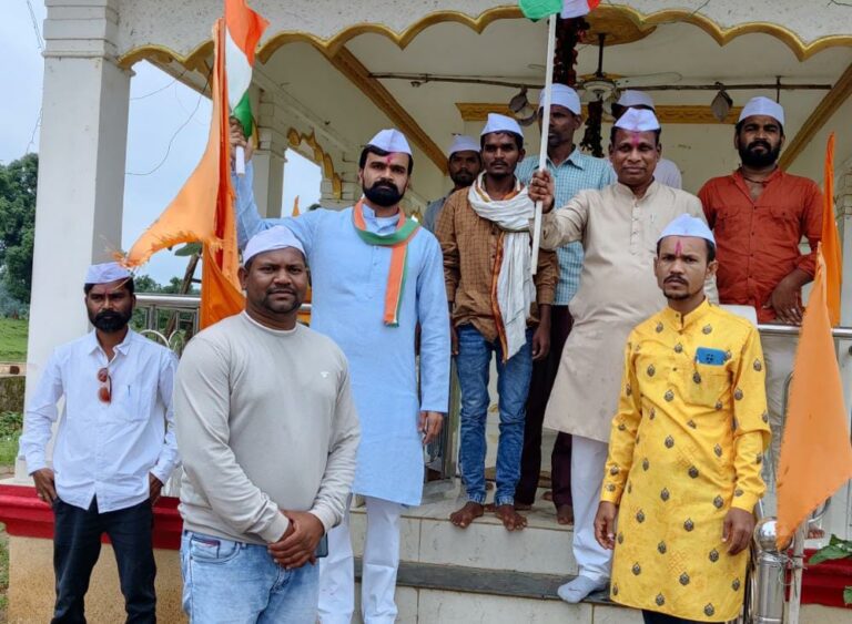 तिरंगा पदयात्रा में सैकड़ों कांग्रेसी हुए शामिल तिरंगा पदयात्रा में सैकड़ों कांग्रेसी हुए शामिल