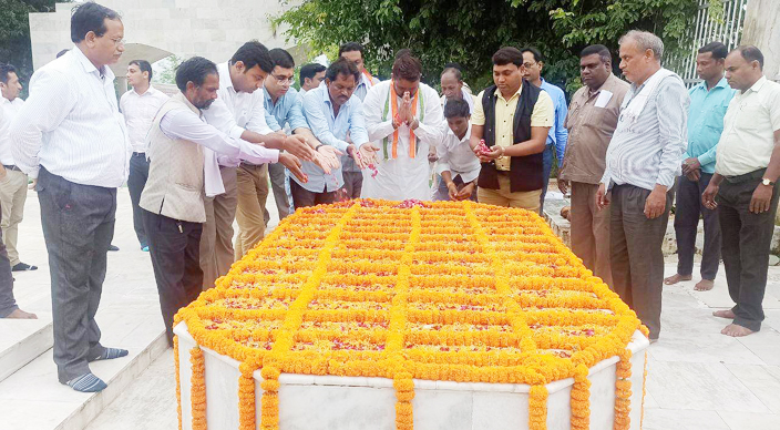 शहीद वीर नारायण सिंह को याद कर मनाया आजादी का अमृत महोत्सव शहीद वीर नारायण सिंह को याद कर मनाया आजादी का अमृत महोत्सव