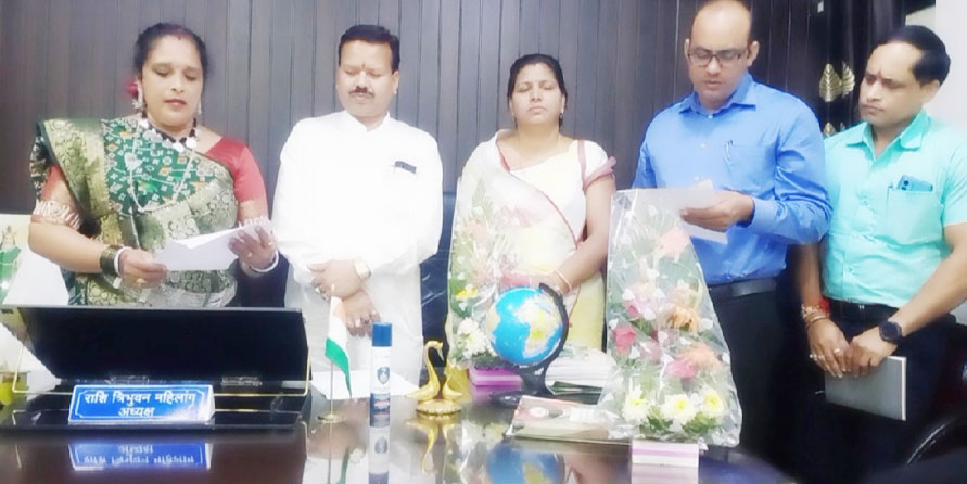 राशि महिलांग ने ली शपथ राशि महिलांग ने ली शपथ
