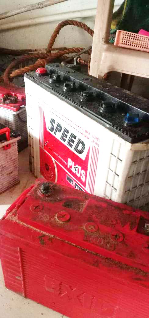 चोरी का डीजल पम्प व 5 बैटरी के साथ तीन पकड़ाए