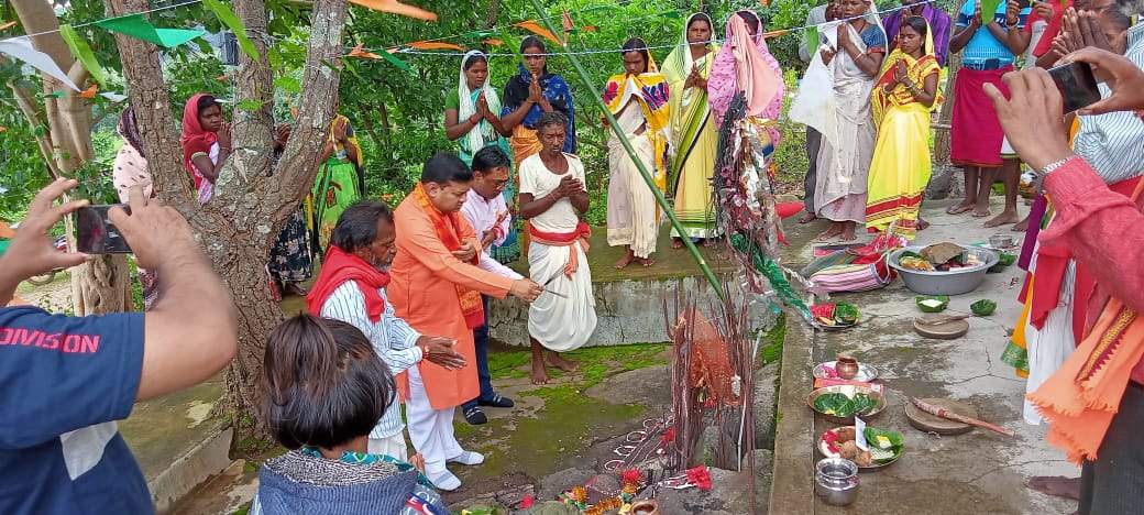 मंदिर निर्माण के लिए भगत ने की 2 लाख की घोषणा