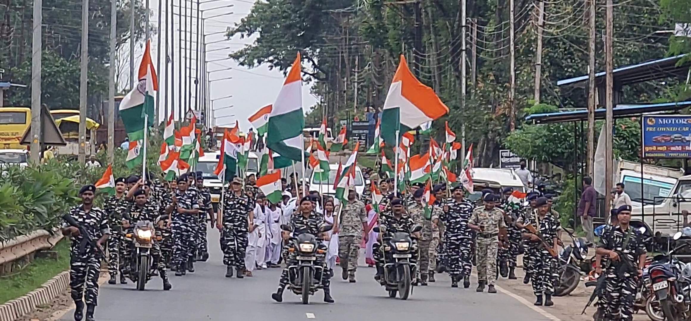 सीआरपीएफ 188वीं वाहिनी ने निकली तिरंगा रैली, एसपी-एएसपी भी हुए शामिल