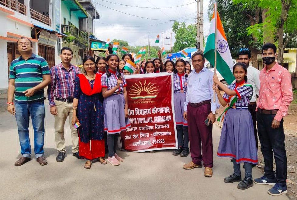 केंद्रीय विद्यालय के बच्चों ने निकाली तिरंगा रैली केंद्रीय विद्यालय के बच्चों ने निकाली तिरंगा रैली