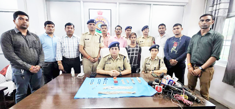 रक्षाबंधन का खर्चा निकालने वृद्धा की हत्या कर चुराए 90 हजार, 