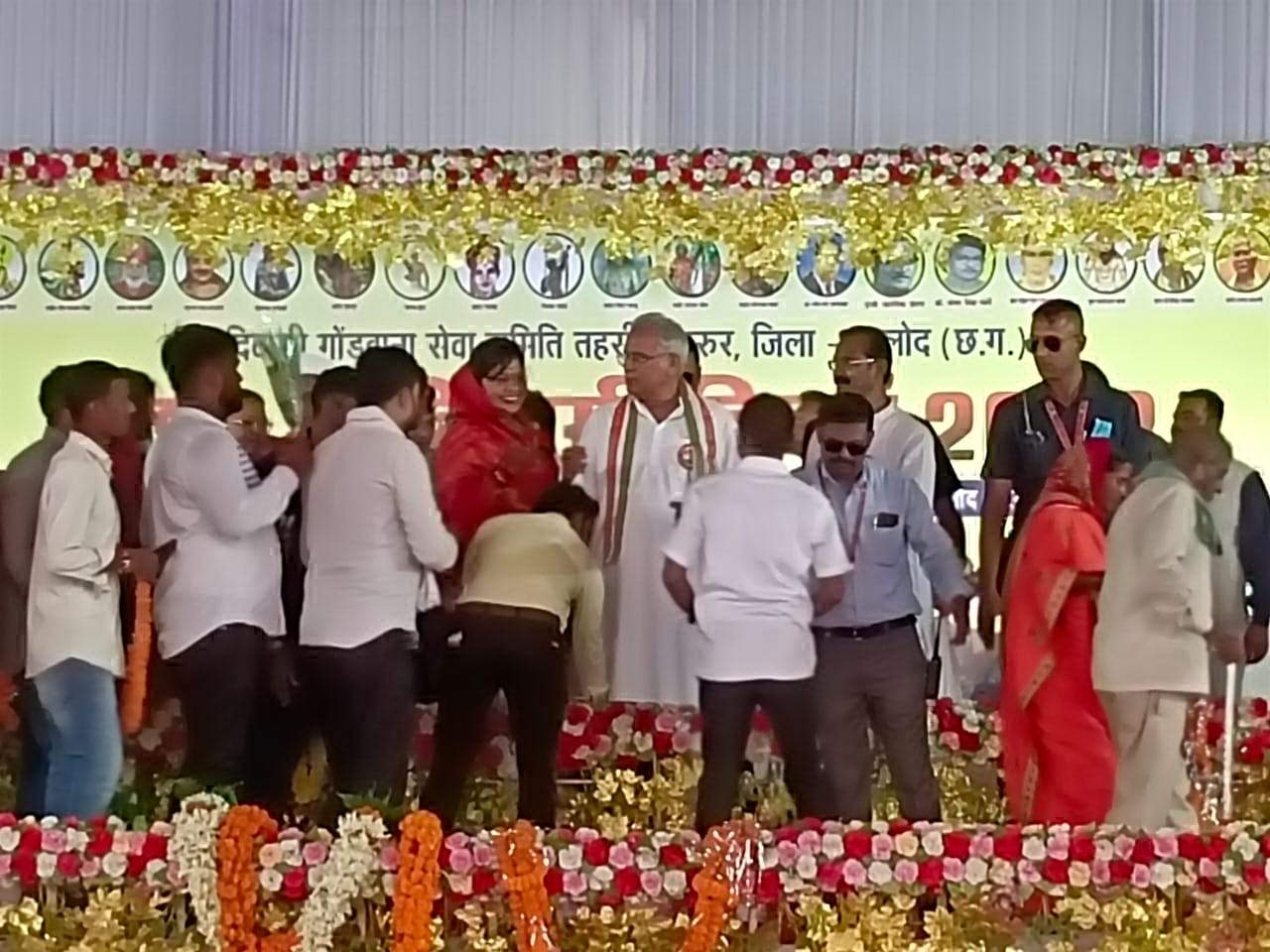 आदिवासी समाज के लिए समर्पित हमारी सरकार ने किए कई कार्य- भूपेश आदिवासी समाज के लिए समर्पित हमारी सरकार ने किए कई कार्य- भूपेश