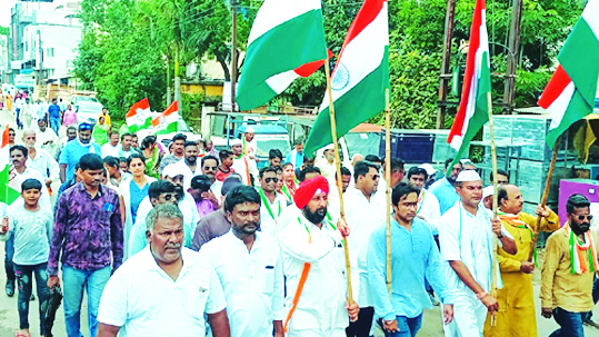 शहर के वार्डों में पहुंची कांग्रेस की गौरव यात्रा, आतिशबाजी के साथ जगह-जगह स्वागत शहर के वार्डों में पहुंची कांग्रेस की गौरव यात्रा, आतिशबाजी के साथ जगह-जगह स्वागत