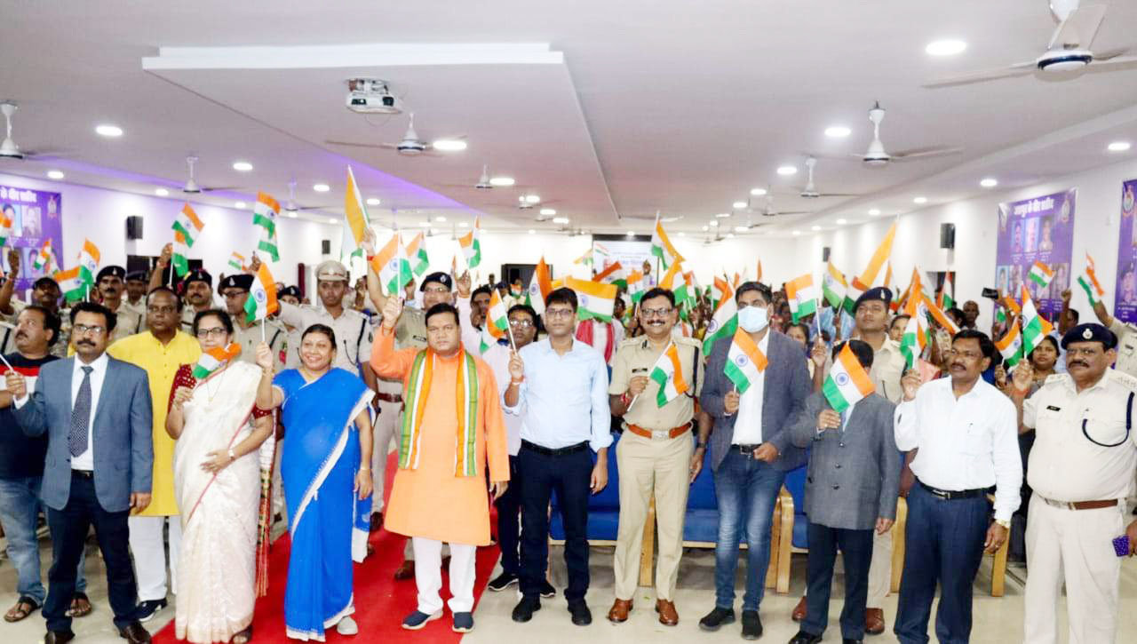 आजादी की 75वीं वर्षगांठ पर शहीदों के परिजनों का सम्मान