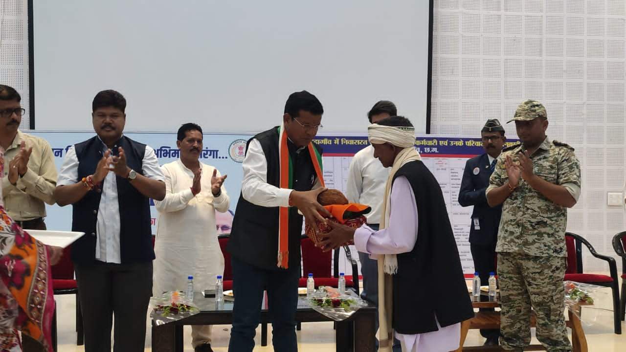 शहीदों के परिवारों का सम्मान शहीदों के परिवारों का सम्मान