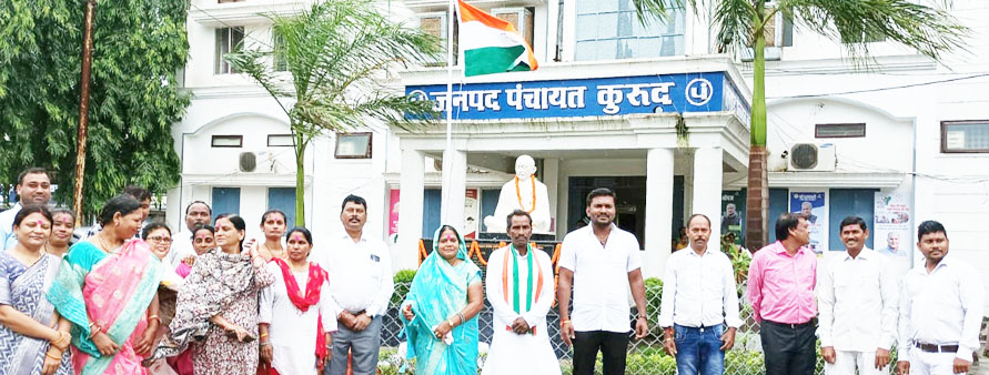 आजादी के अमृत महोत्सव में शान से लहराया तिरंगा