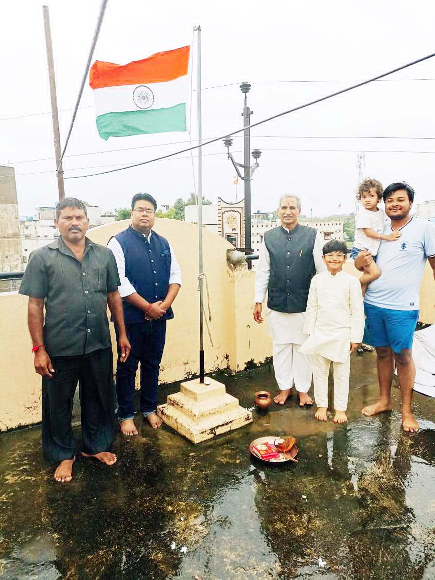 पूर्व सांसद चंदूलाल साहू ने फहराया तिरंगा पूर्व सांसद चंदूलाल साहू ने फहराया तिरंगा