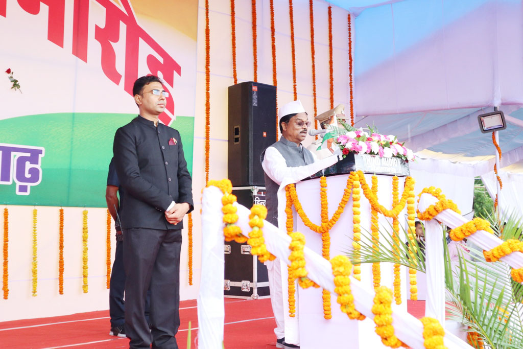 रजवाड़े ने किया ध्वजारोहण