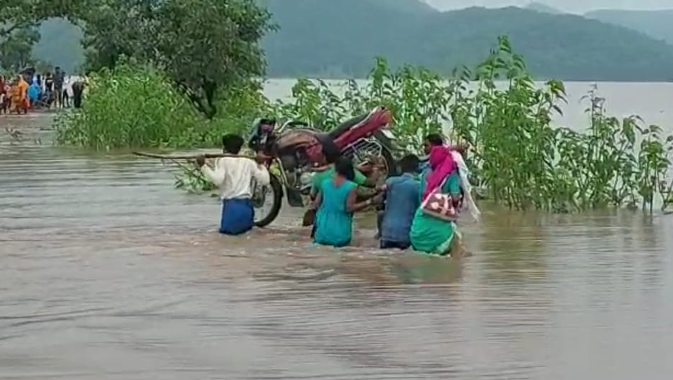 बारिश से सडक़ें लबालब बारिश से सडक़ें लबालब