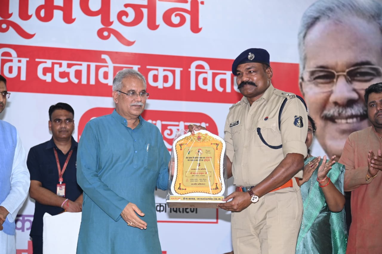 पत्रकारों का आशियाने का ख्वाब हुआ पूरा,  सीएम ने सौंपी जमीन,