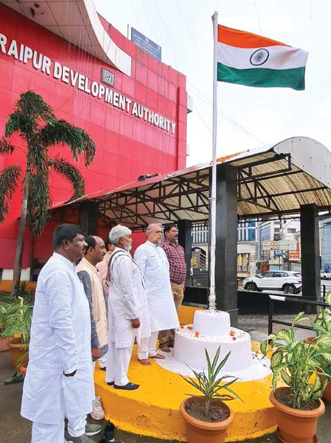 स्वतंत्रता दिवस पर आरडीए में अध्यक्ष ने फहरया तिरंगा स्वतंत्रता दिवस पर आरडीए में अध्यक्ष ने फहरया तिरंगा