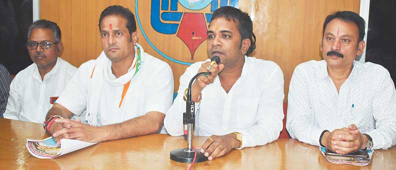 गुढियारी में दही हांडी प्रतियोगिता गुढियारी में दही हांडी प्रतियोगिता