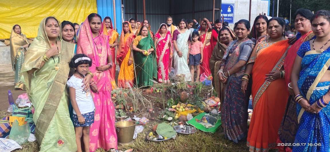 संतान की दीर्घायु के लिए महिलाओं ने रखा हलषष्ठी का व्रत संतान की दीर्घायु के लिए महिलाओं ने रखा हलषष्ठी का व्रत