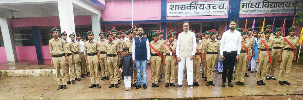 स्वामी आत्मानंद विद्यालय चर्रा में एनसीसी  कैडेटों ने किया मार्च पास्ट