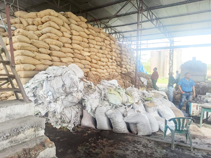 कस्टम मिलिंग में लापरवाही, बालाजी राइस मिल से 208 क्विंटल