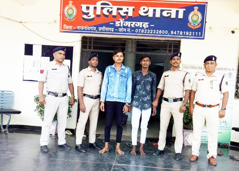 सार्वजनिक जगह पर चाकू रखने वाले 2 पकड़ाए सार्वजनिक जगह पर चाकू रखने वाले 2 पकड़ाए