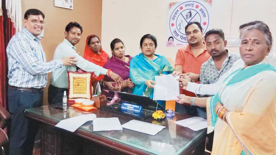 नपं. अध्यक्ष ने वन अधिकार पट्टा बांटे, हितग्राहियों ने जताया आभार