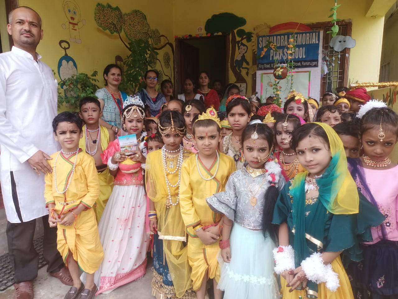 सुभद्रा मेमोरियल में कृष्ण-राधा बनो स्पर्धा